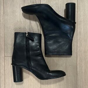 Pour La Victoire Black Leather Heeled Boots -EUC